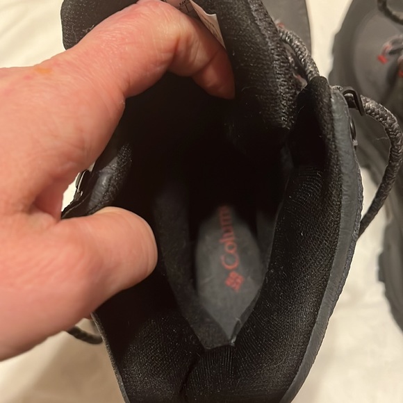 Men’s hiking boots. - Picture 10 of 14